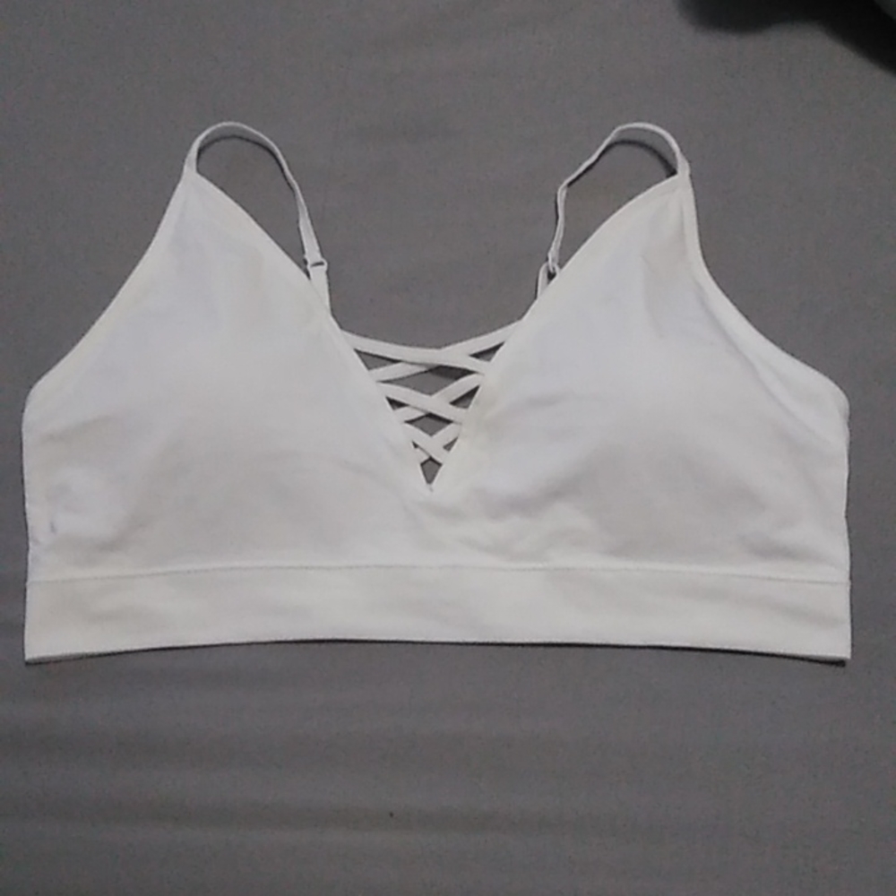 White Strappy Seamless Bralett.